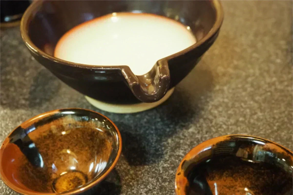 どぶろくの世界へようこそ ！口噛み酒から始まった、日本酒のいちばん古い物語