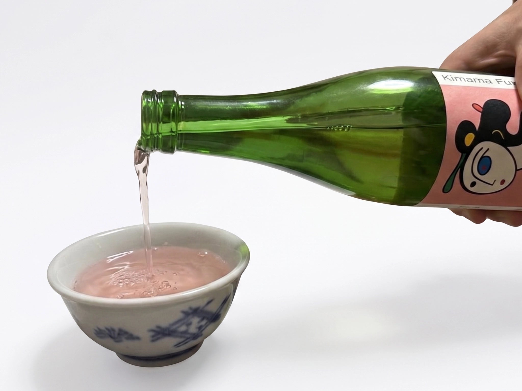 にっこにこ太陽酒造の造った希米ふわりを注いでいる所